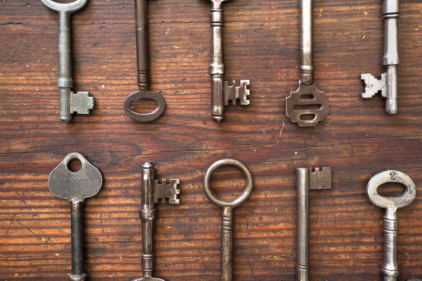 چرا در روابط عاشقانه گاهی احساس می‌کنیم که هیچ چیز جدیدی برای گفتن و تجربه کردن نداریم؟